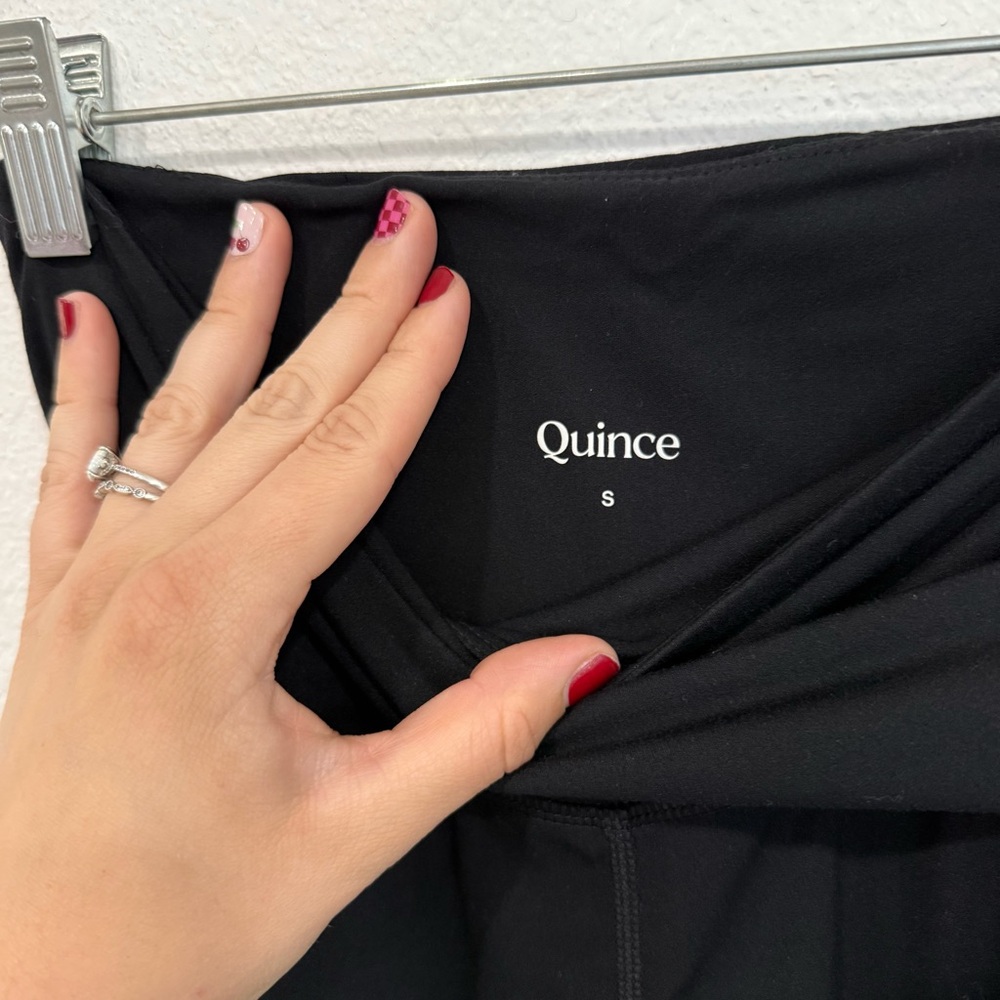 Quince Ultra-Form Crossover Flare Leggings Women’s Size Small - Picture 3 of 3
